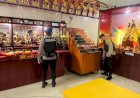 Sterilisasi Gegana Polda Metro Jaya Pastikan Keamanan Vihara Tri Ratna untuk Perayaan Imlek