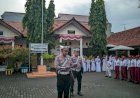 Kanit Kamsel Satlantas Jadi Pembina Upacara SDN 01 Kepatihan Wiradesa