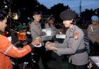Polres Metro Jakarta Pusat Buka Dapur Lapangan dan Bagikan Takjil di Sekitar Monas