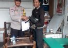 Bhabinkamtibmas Polsek Kebon Jeruk Bantu Warga Kembalikan Handphone Hilang