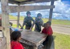 Patroli Dialogis Ops Damai Cartenz Sapa Anak-anak di Distrik Kenyam, Nduga