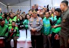 Kapolri Bagikan Sembako dan Alat Bantu Disabilitas di Puncak Bakti Kesehatan
