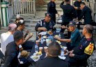 Brimob Polda Metro Jaya Gelar Gotong Royong dan Ngopi Bareng Dengan Warga di Cikini