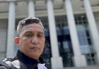 Pemecatan Advokat Kondang Firdaus Oiwobo: Naik Meja Berujung Tawa di Sidang MK