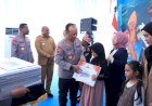 Polri Serahkan Bantuan Pendidikan bagi 10 Anak Korban KKB di Papua