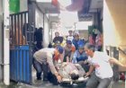 Evakuasi Warga Terdampak Banjir, Brimob Gendong Warga Yang Sakit