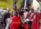 Polres Metro Bekasi Kota Terjunkan Personel dan Salurkan 500 Paket Makanan untuk Korban Banjir di Teluk Pucung