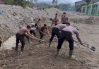 Bersihkan Rumah Allah Pascabanjir, Polri dan Warga Bener Meriah Gotong Royong Siapkan Meunasah Sambut Ramadan