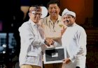 Sekjen Sugiono Resmi Berikan KTA untuk Bupati Sumedang Dony Ahmad yang Gabung Gerindra