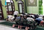 TNI dan Masyarakat Sukamaju Gelar Tarawih Bersama di Tengah Program TMMD