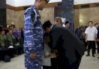 Momen Haru Prabowo Peluk dan Cium Putra Prajurit TNI yang Gugur di Lebanon