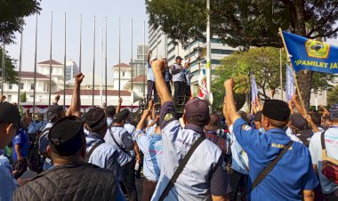 969 Personil Amankan Aksi Unjuk Rasa Dari Forum Komunikasi Eks Mikrolet dan APB DKI Jakarta
