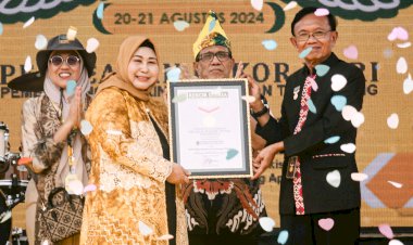 Pecahkan Rekor Muri Bentangan Kain Sasirangan, Ketua PWI Pusat Puji Inisiatif Pemprov Kalsel