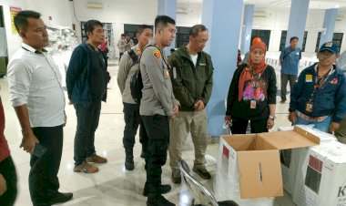 Kapolsek Cek Pengamanan Rekapitulasi Penghitungan Suara Cagub dan Cawagub DKI Jakarta di Gedung PPK Kelapa Gading