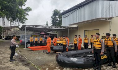 Sat Samapta Polres Pekalongan Cek Peralatan SAR