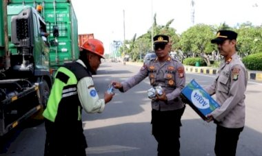 Satbinmas Dan Bhabinkamtibmas Bagikan Sarapan Gratis, Untuk Satpam