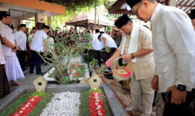 Prabowo ke Ponpes Tebuireng dan Ziarah ke Makam Gus Dur