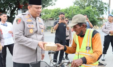 Kapolres Pelabuhan Tanjung Priok, Bagi Takjil dan Beri Himbauan Kamtibmas