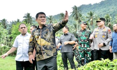 Gubernur Sulawesi Utara Mayjen (purn) Yulius Selvanus, SE,  tinjau areal Universitas Islam di Bolaang Mongondow