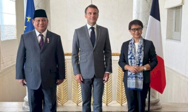 Menhan Bertemu Presiden Macron di Istana Élysée 