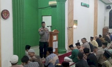 Jelang Mudik Lebaran, Wakapolsek Pademangan Sosialisasi Layanan 110 Usai Salat Tarawih