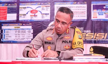 Kapolres Metro Jakarta Timur Tinjau Kesiapan Pos Pengamanan di Pasar Rebo