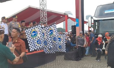 Gubernur DKI Jakarta Lepas Ribuan Pemudik Gratis