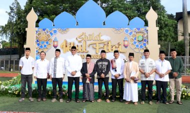 Wakapolda Metro Jaya dan Pejabat Polda Laksanakan Salat Idul fitri di Stadion Presisi