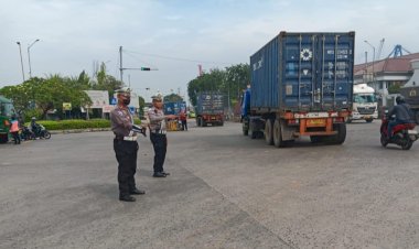 Polres Priok-Ditlantas Polda Metro Atasi Kemacetan Akibat Lonjakan Truk Peti Kemas