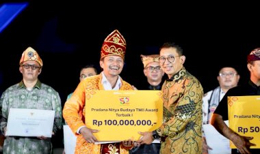 50 Tahun TMII, Fadli Zon Beri Penghargaan Anjungan Daerah Terbaik