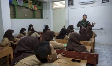 Babinsa Koramil 01/Menteng Berikan Sosialisasi Bahaya Narkoba kepada Pelajar