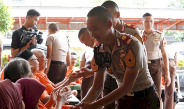 Taruna Akademi Kepolisian Gelar Bakti Sosial di Rumah Perlindungan Lansia