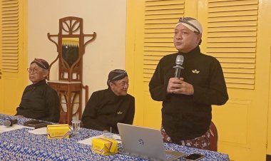 Upacara Adat Ganti Dwaja Kadipaten Pakualaman Implementasi Pengemban Kebudayaan