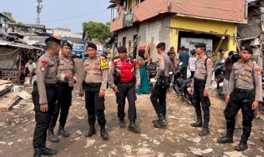 Polda Metro Kawal Distribusi Bantuan Korban Kebakaran Penjaringan