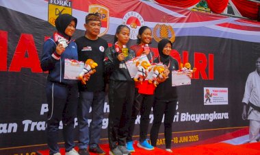 Srikandi Brimob Wakili Polda Metro Jaya, Raih Medali Perak di Kejuaraan Karate Piala Kapolri Tahun 2025