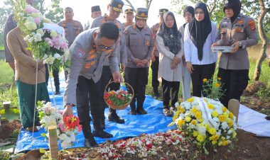 Peringati Hari Bhayangkara ke-79, Baharkam Polri Ziarah ke Makam Briptu Anumerta Ghalib