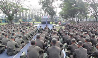 Siswa SPPI Kolat IV dan Kolat VI di SPPG Lanud Husein Sastranegara Mendapat Penjelasan Proses Penyajian Makanan Sehat