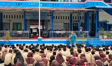 Ketua Umum JMSI Motivasi Siswa SMPN 1 Padangsidimpuan, Tanya Siapa yang Mau Jadi Astronot