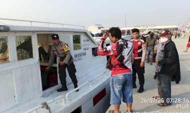 “Polsek Kawasan Sunda Kelapa Polres Priok Laksanakan Pengamanan Wisata Kepulauan Seribu di Dermaga Kali Adem”