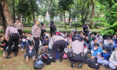 Polsek Metro Menteng Amankan Puluhan Siswa SMK Hendak Ikut Demonstrasi di Gedung DPR/MPR