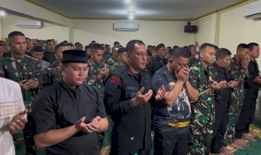 Brimob Polda Metro Jaya Gelar Shalat Ghaib Bersama TNI dan Warga di Masjid At-Taubah
