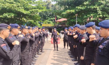 Brimob Polda Metro Jaya Amankan Aksi Unjuk Rasa di Silang Monas Barat Daya