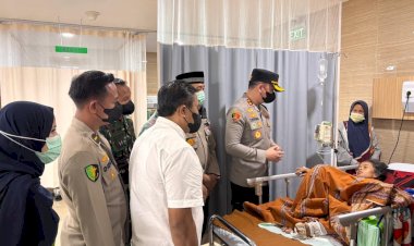 Kapolres Tangsel Jenguk Korban Ledakan di Pamulang, Serahkan Bantuan Sosial