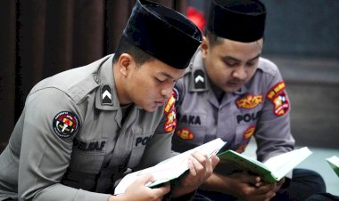 Jumat Berkah, Lantai Tiga Divhumas Polri Dipenuhi Lantunan Ayat Suci Al-Qur'an