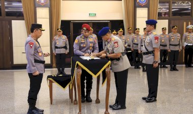 Kapolri Pimpin Sertijab Kabaintelkam dan Dankor Brimob Polri