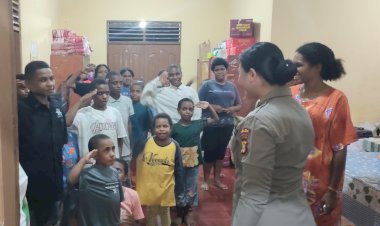 Satgas Damai Cartenz Salurkan Bantuan kepada Anak Panti Asuhan Terdampak Kebakaran