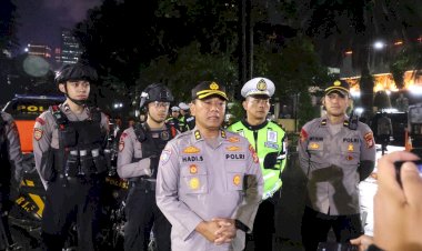 Polda Metro Jaya Gelar Patroli Malam, Sapa Warga Hingga Ojol Beri Himbauan Kamtibmas