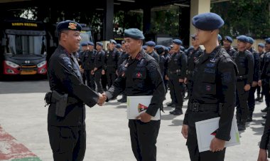 Brimob Polda Metro Jaya Beri Penghargaan kepada Anggota Berprestasi