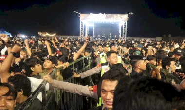 Lautan Penonton di Lapangan Panorama 25, Polres Pekalongan Pastikan Konser Aman dan Kondusif