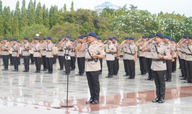 Brimob Metro Jaya Mengikuti Rangkaian Ziarah dan Tabur Bunga di TMP Kalibata